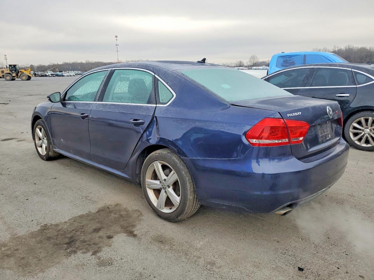2012 VOLKSWAGEN PASSAT SE photo 2