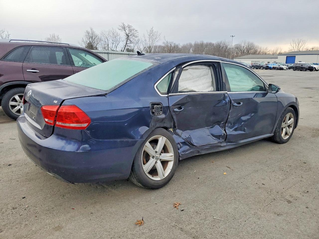 2012 VOLKSWAGEN PASSAT SE photo 3