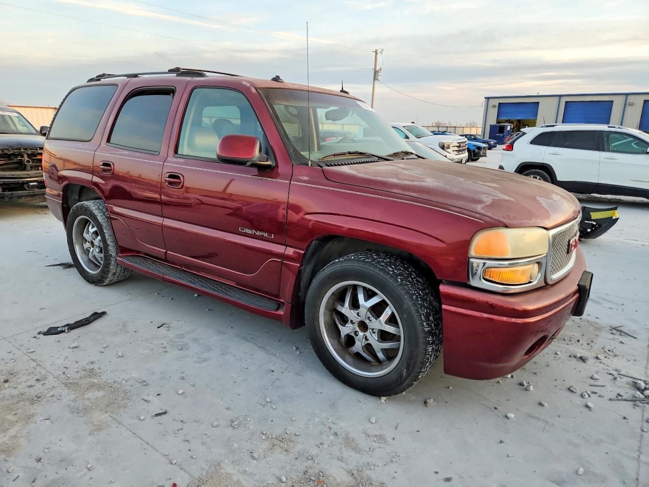 2003 GMC YUKON DENALI photo 4