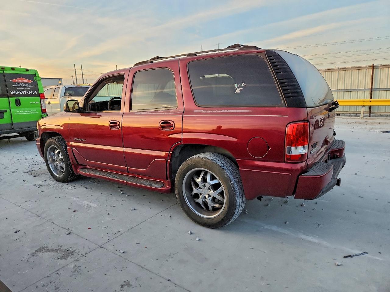 2003 GMC YUKON DENALI photo 2