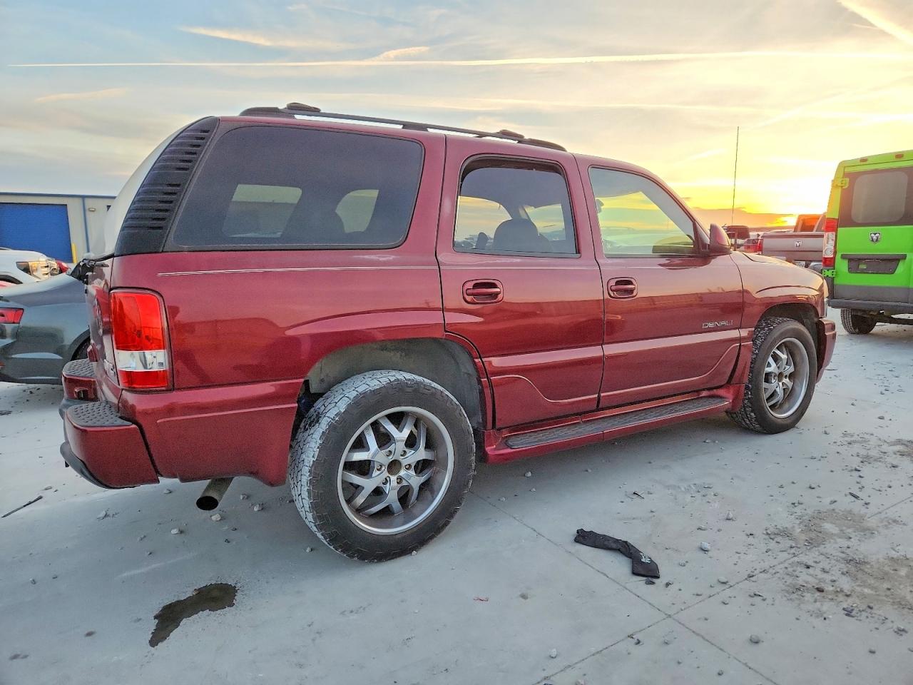 2003 GMC YUKON DENALI photo 3