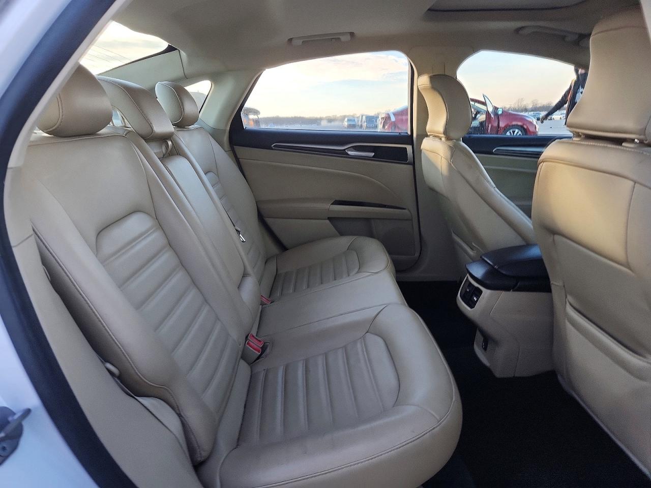 2016 FORD FUSION SE photo 10