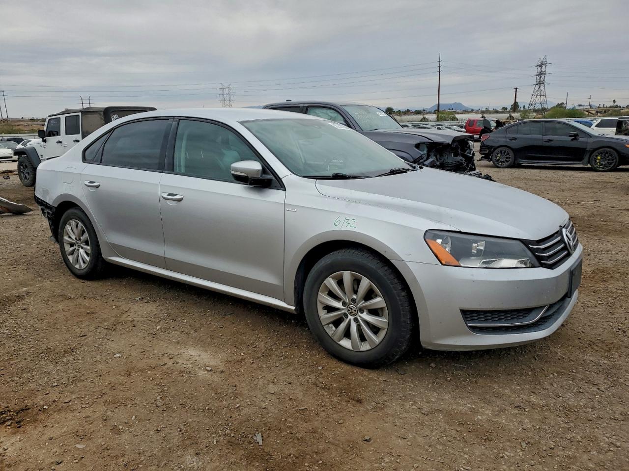 2014 VOLKSWAGEN PASSAT S photo 4