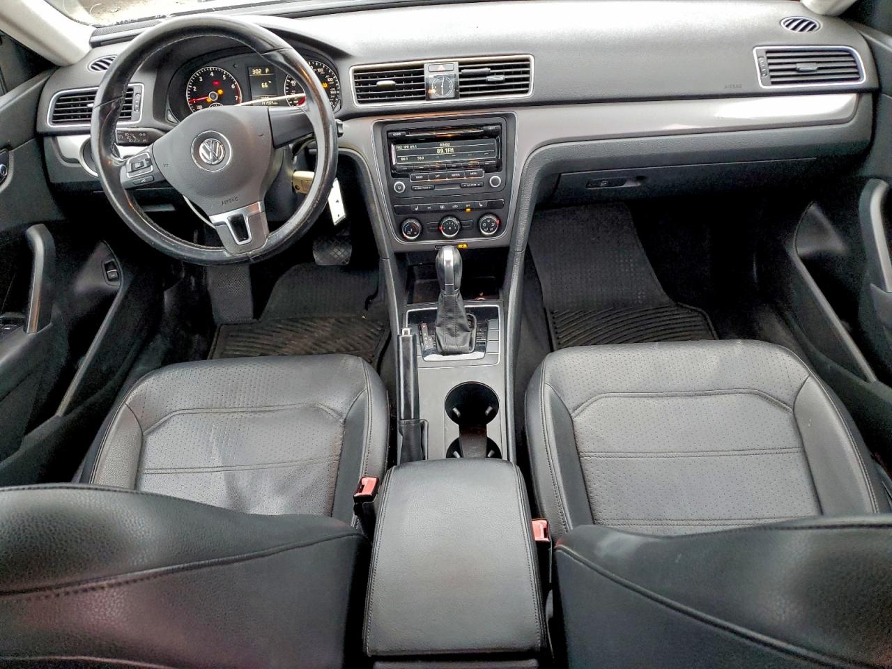 2014 VOLKSWAGEN PASSAT S photo 8