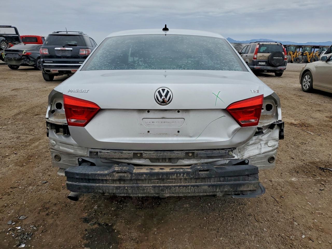 2014 VOLKSWAGEN PASSAT S photo 6
