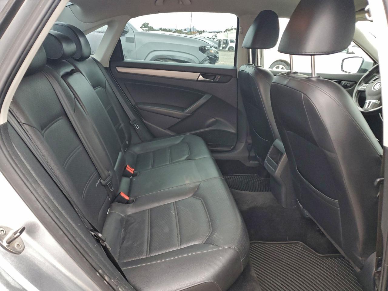 2014 VOLKSWAGEN PASSAT S photo 10