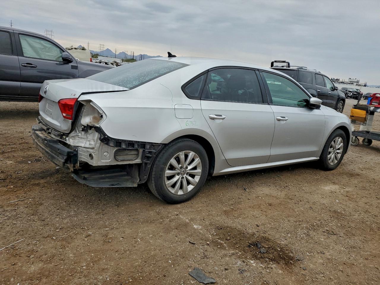 2014 VOLKSWAGEN PASSAT S photo 3