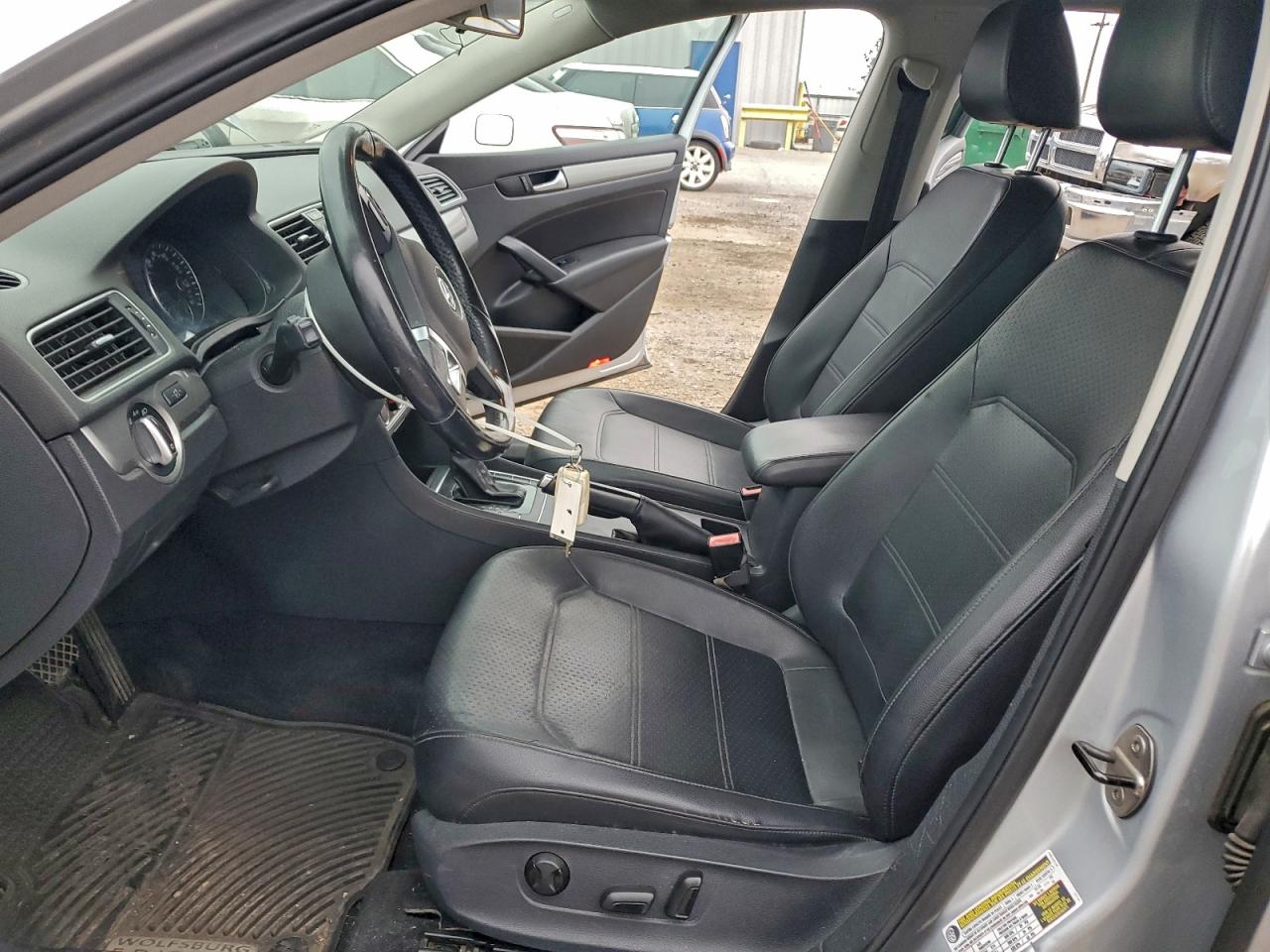 2014 VOLKSWAGEN PASSAT S photo 7