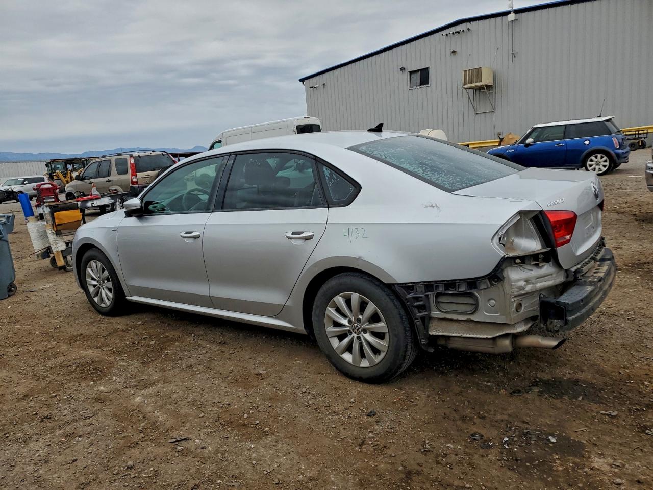 2014 VOLKSWAGEN PASSAT S photo 2