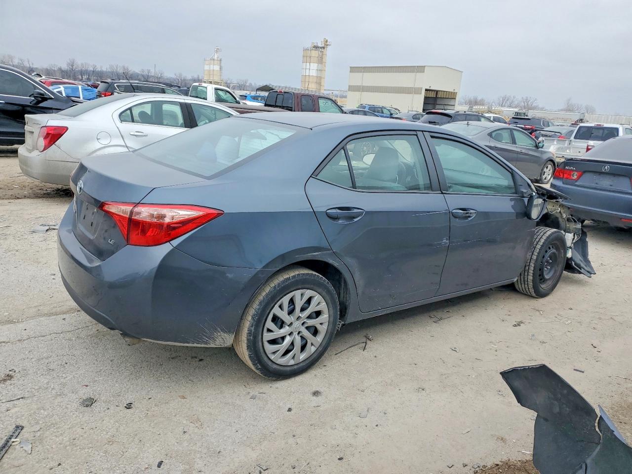 2017 TOYOTA COROLLA L photo 3