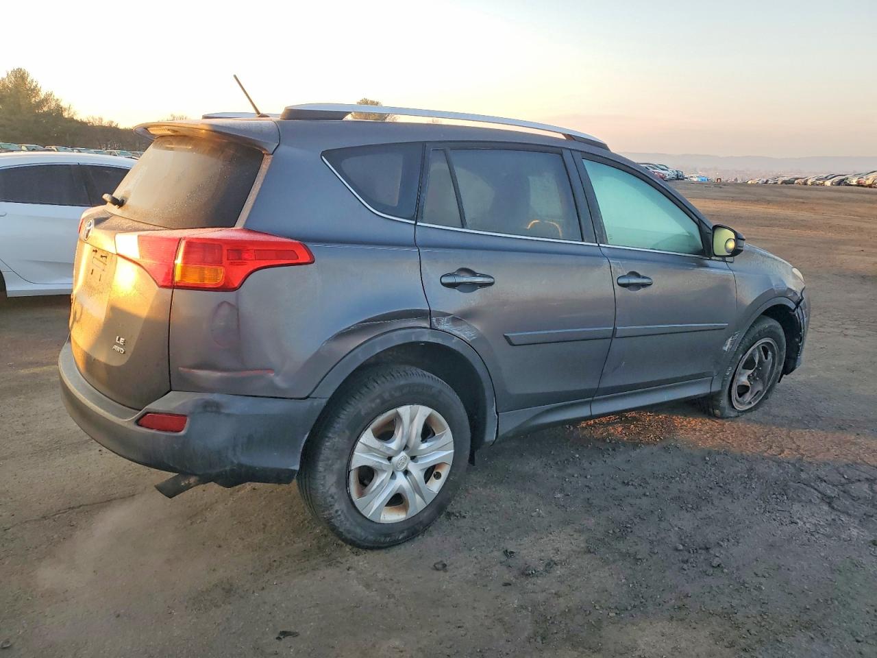 2013 TOYOTA RAV4 LE photo 3