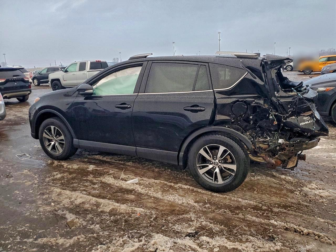 2017 TOYOTA RAV4 XLE photo 2