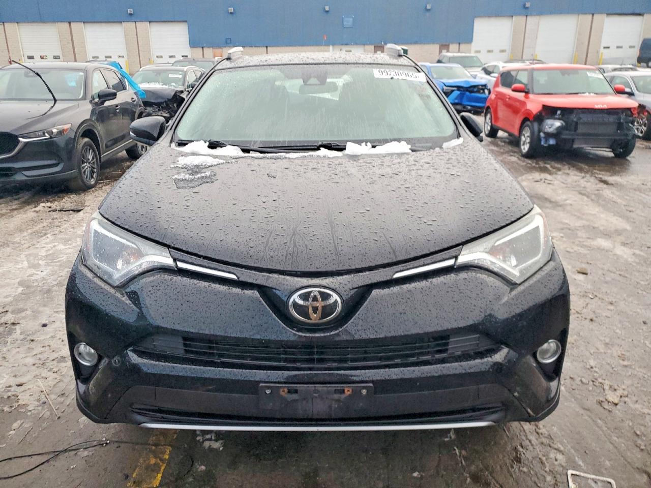 2017 TOYOTA RAV4 XLE photo 5
