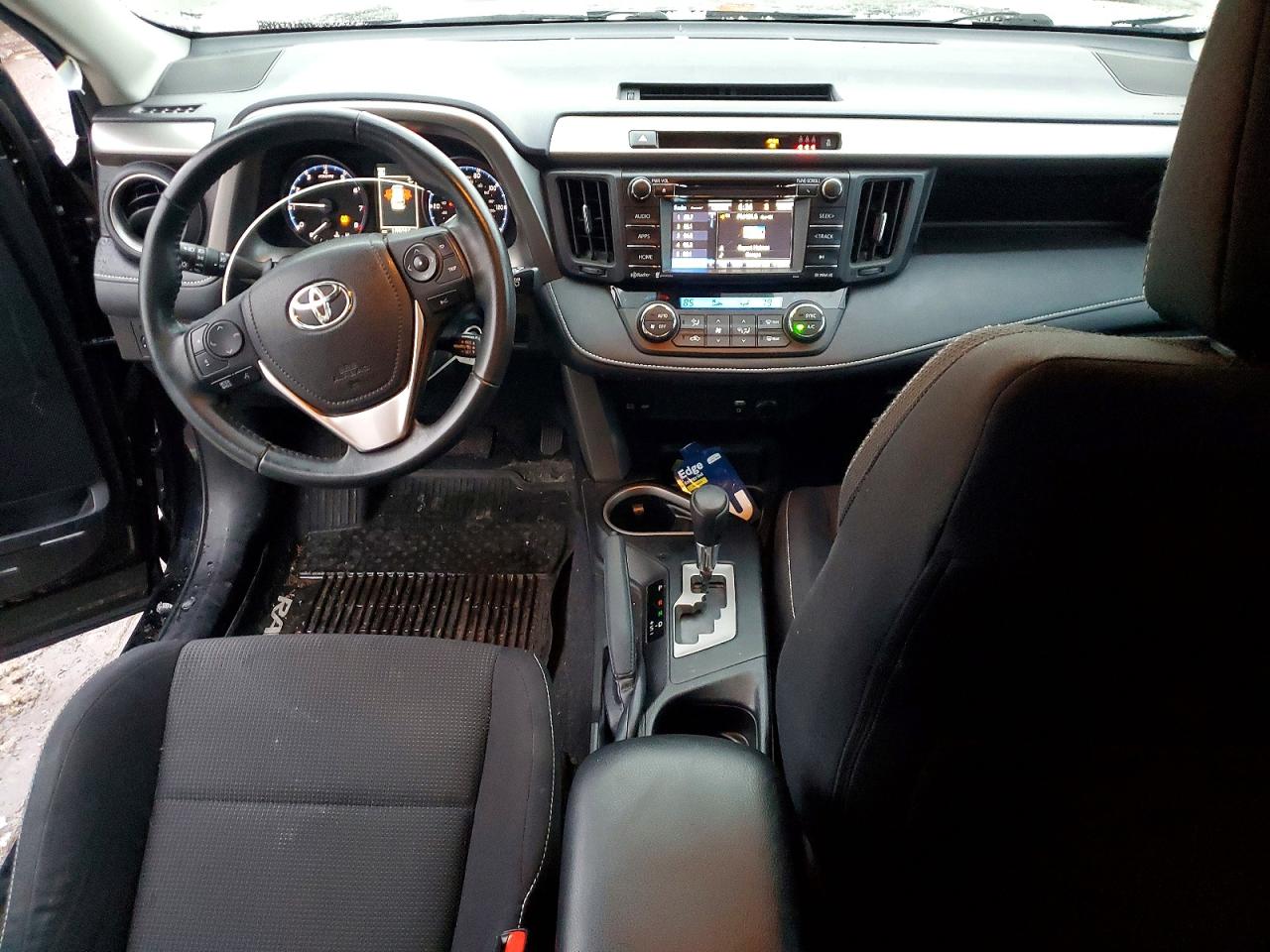 2017 TOYOTA RAV4 XLE photo 8