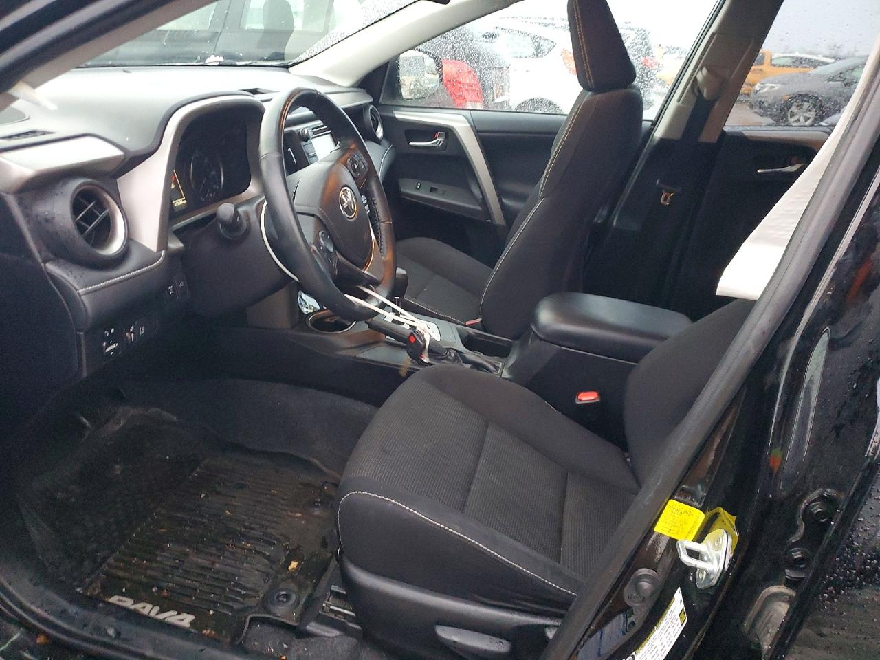 2017 TOYOTA RAV4 XLE photo 7