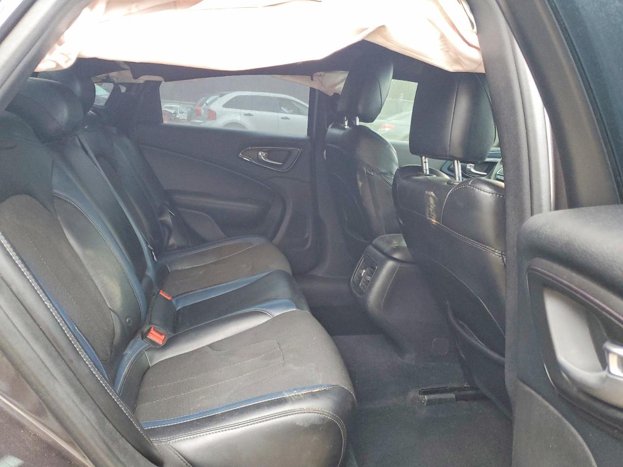 2016 CHRYSLER 200 S photo 10