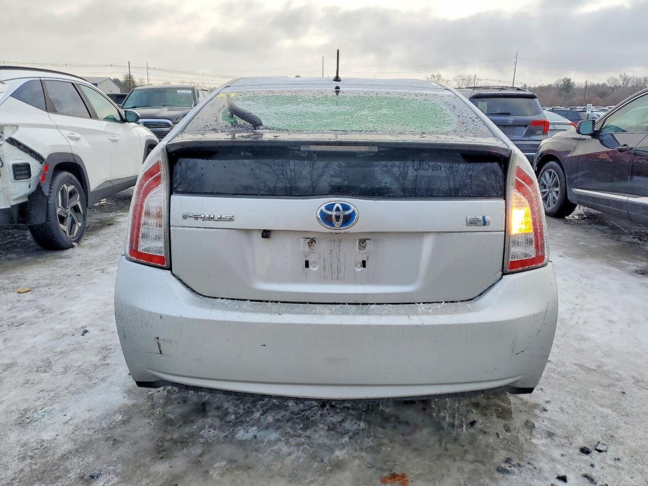 2013 TOYOTA PRIUS photo 6