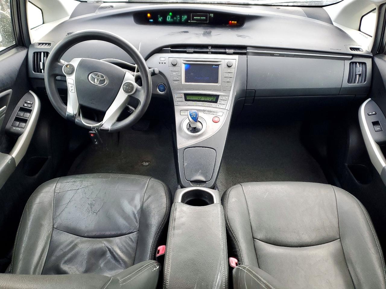 2013 TOYOTA PRIUS photo 8