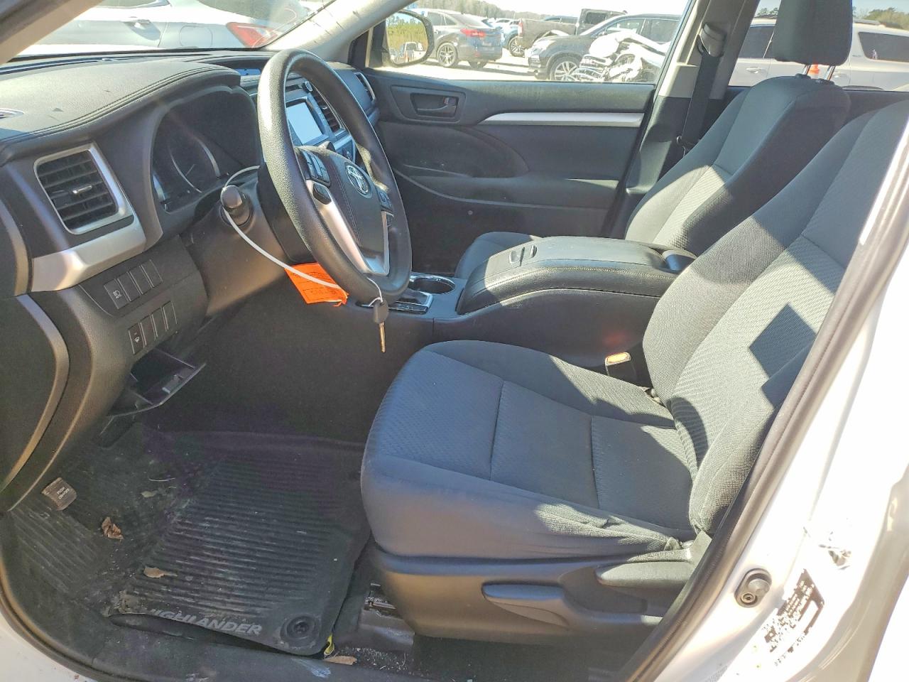 2019 TOYOTA HIGHLANDER LE photo 7