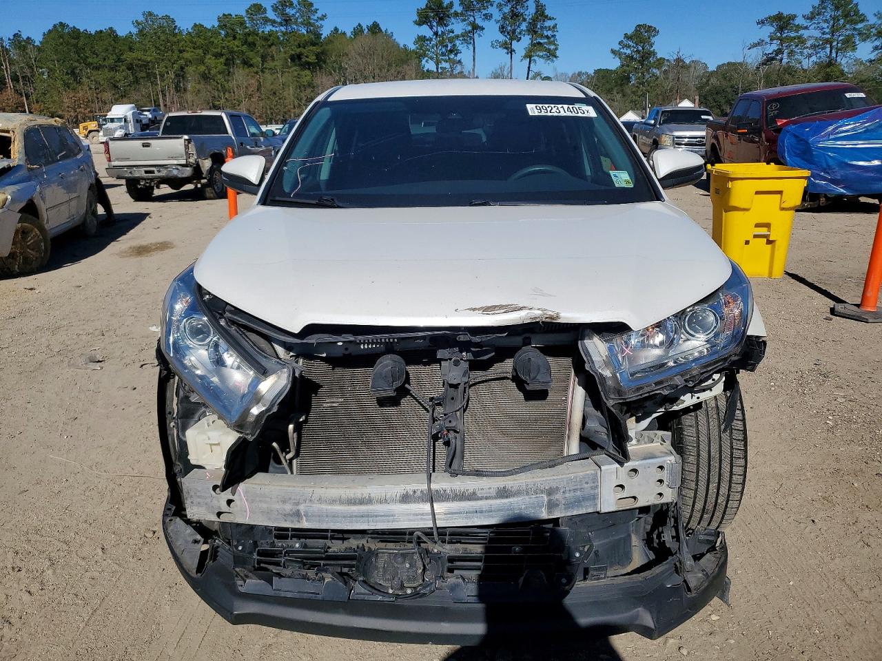 2019 TOYOTA HIGHLANDER LE photo 5
