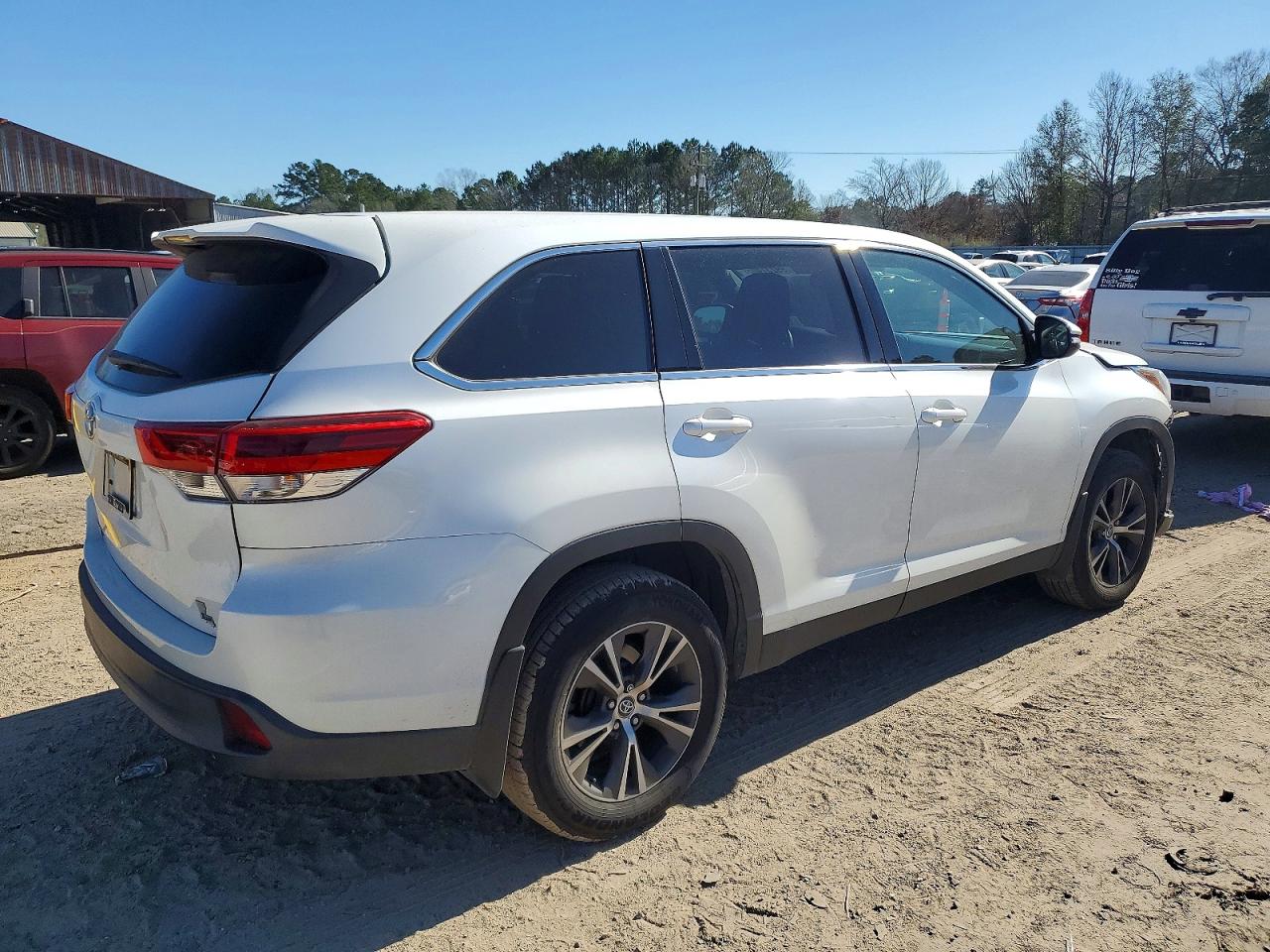 2019 TOYOTA HIGHLANDER LE photo 3