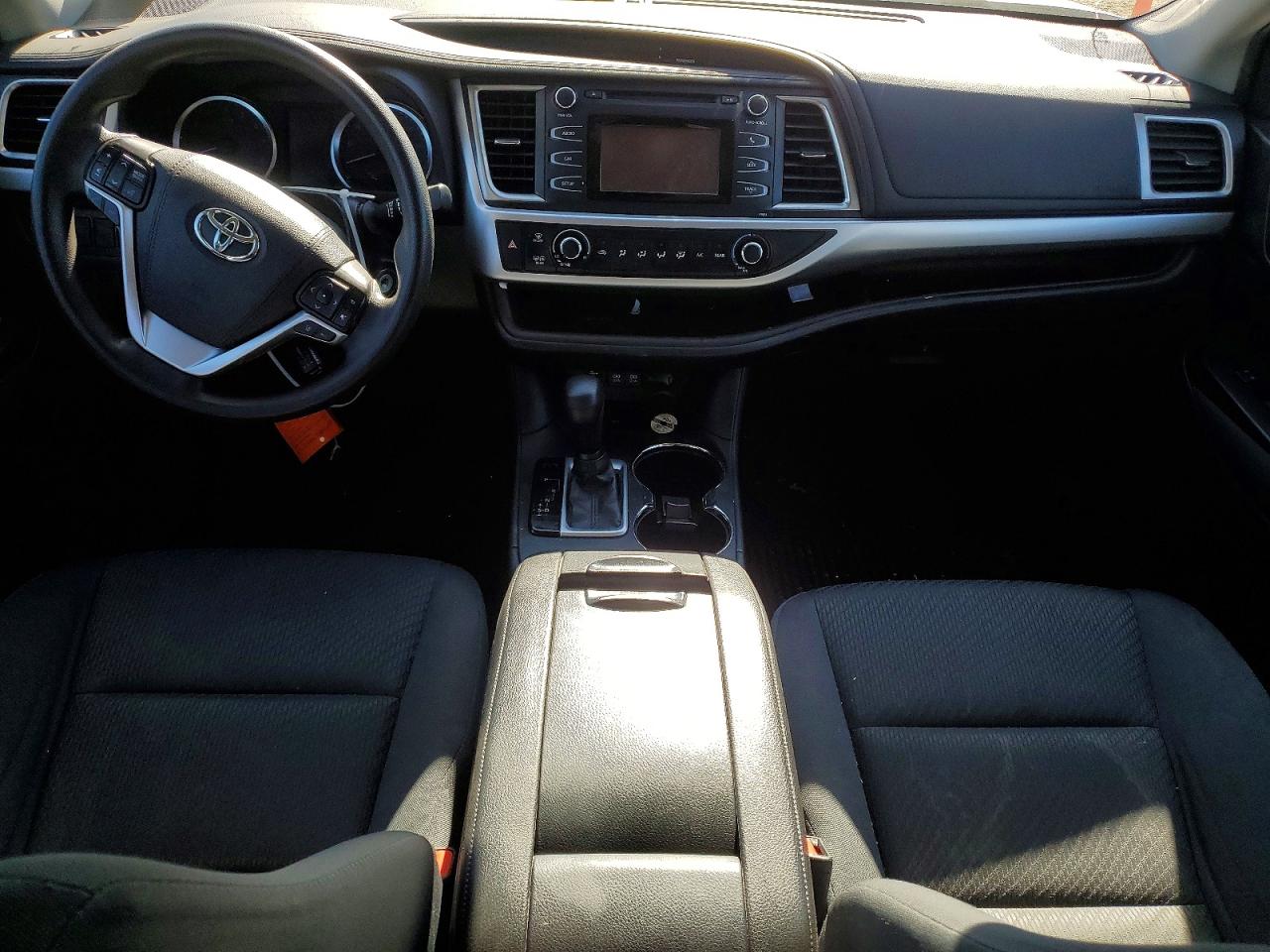 2019 TOYOTA HIGHLANDER LE photo 8