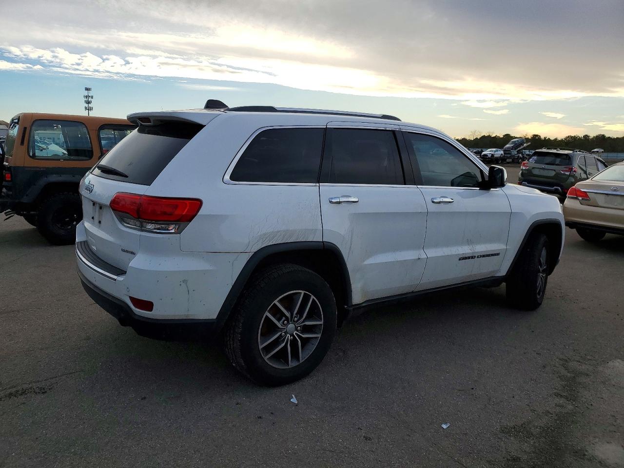 2018 JEEP GRAND CHEROKEE LIMITED photo 3