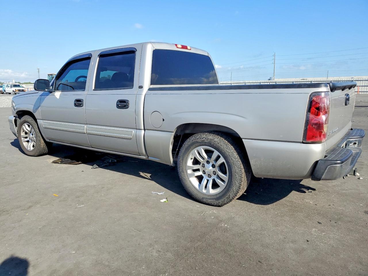 2006 CHEVROLET SILVERADO C1500 photo 2