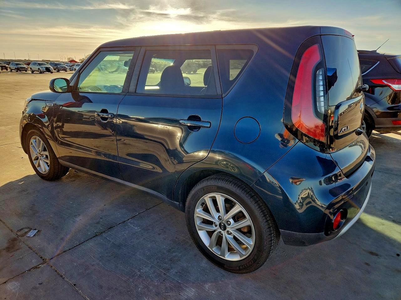 2017 KIA SOUL + photo 2