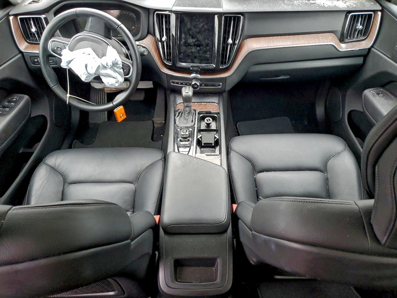 2021 VOLVO XC60 T5 MOMENTUM photo 8