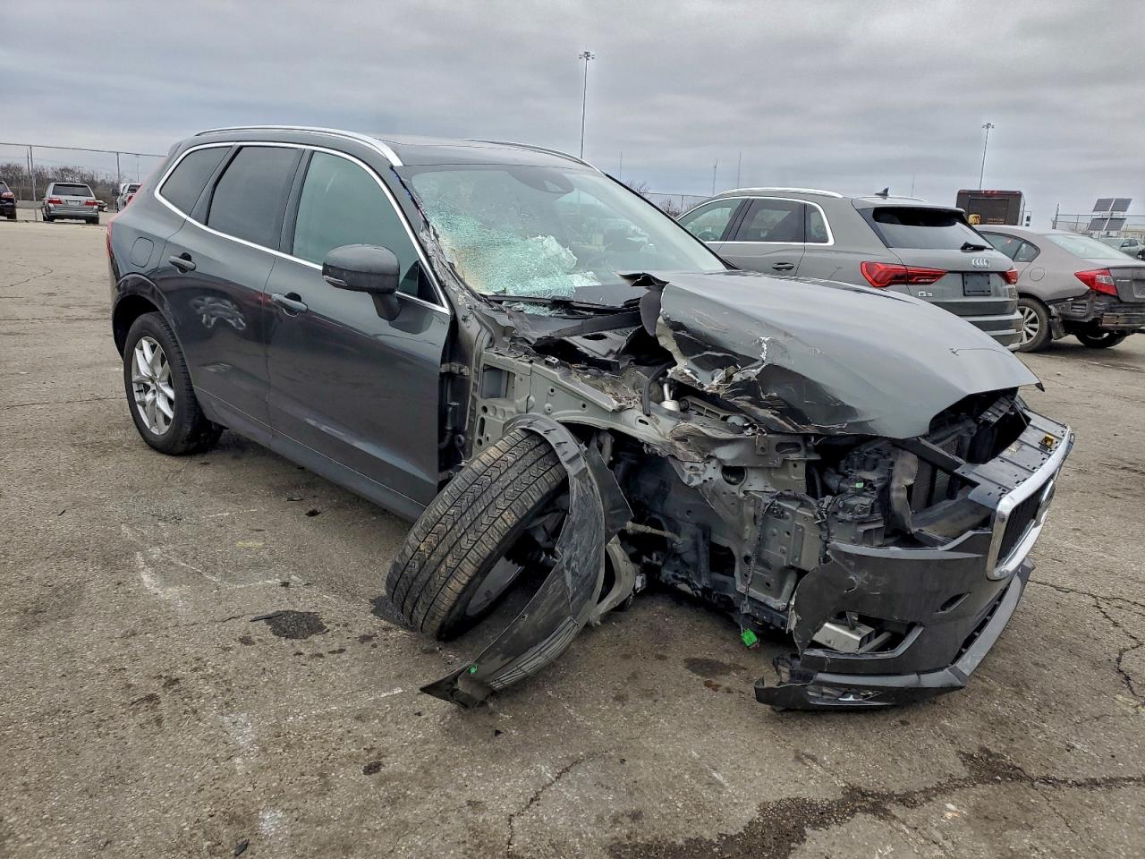 2021 VOLVO XC60 T5 MOMENTUM photo 4
