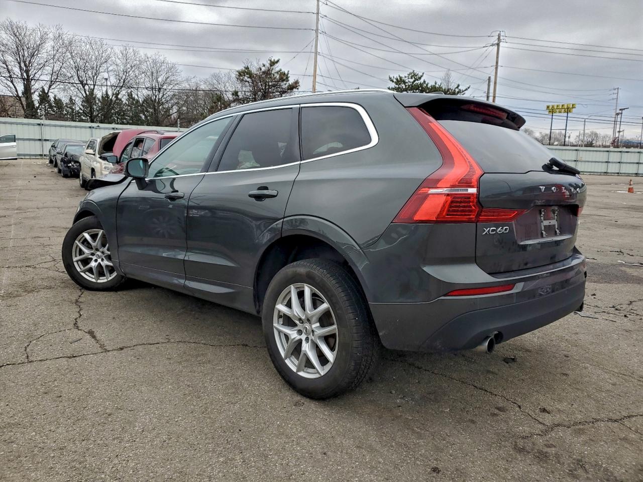 2021 VOLVO XC60 T5 MOMENTUM photo 2