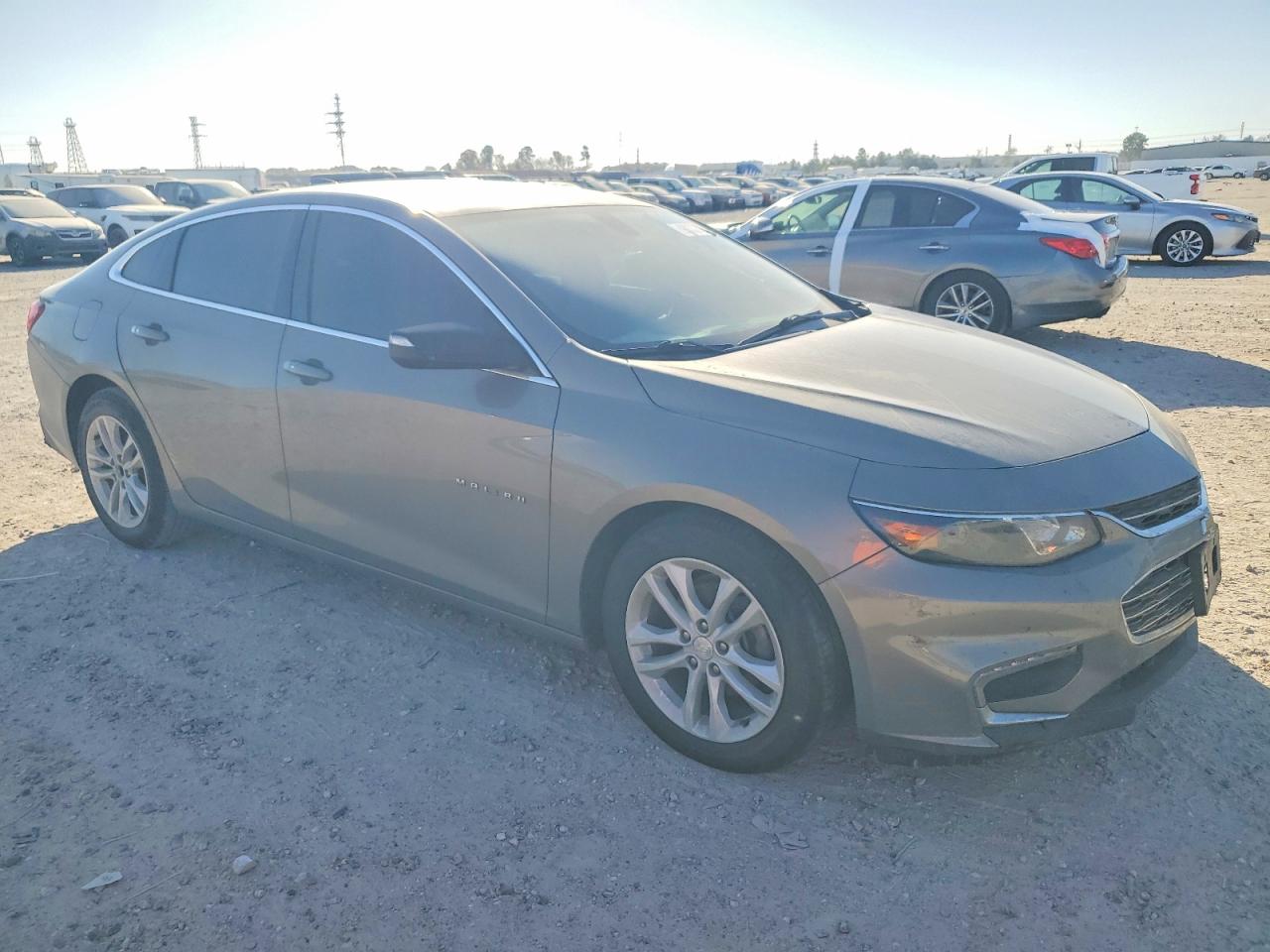 2017 CHEVROLET MALIBU LT photo 4