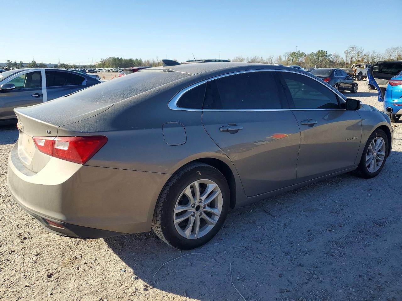 2017 CHEVROLET MALIBU LT photo 3
