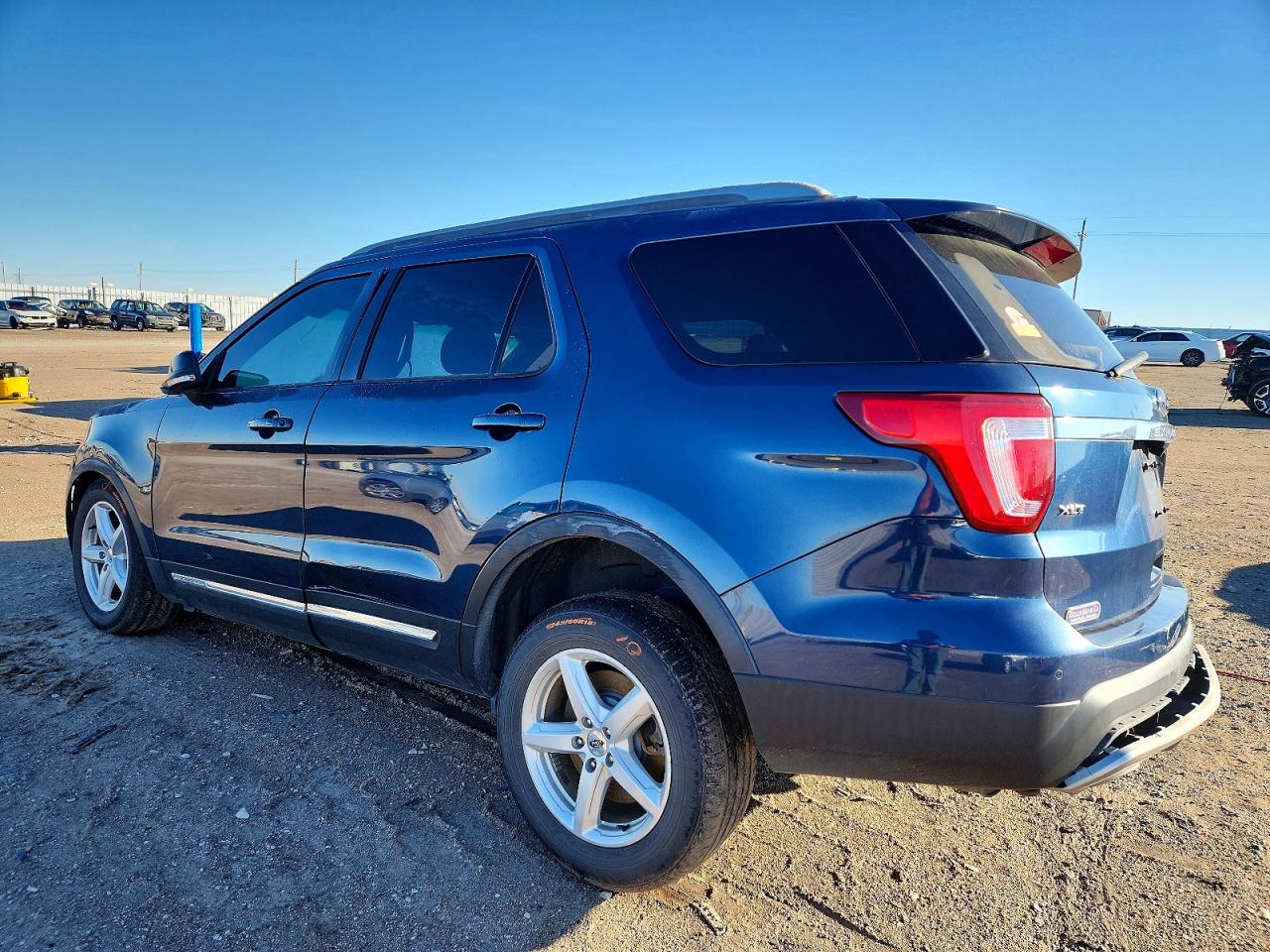2016 FORD EXPLORER XLT photo 2