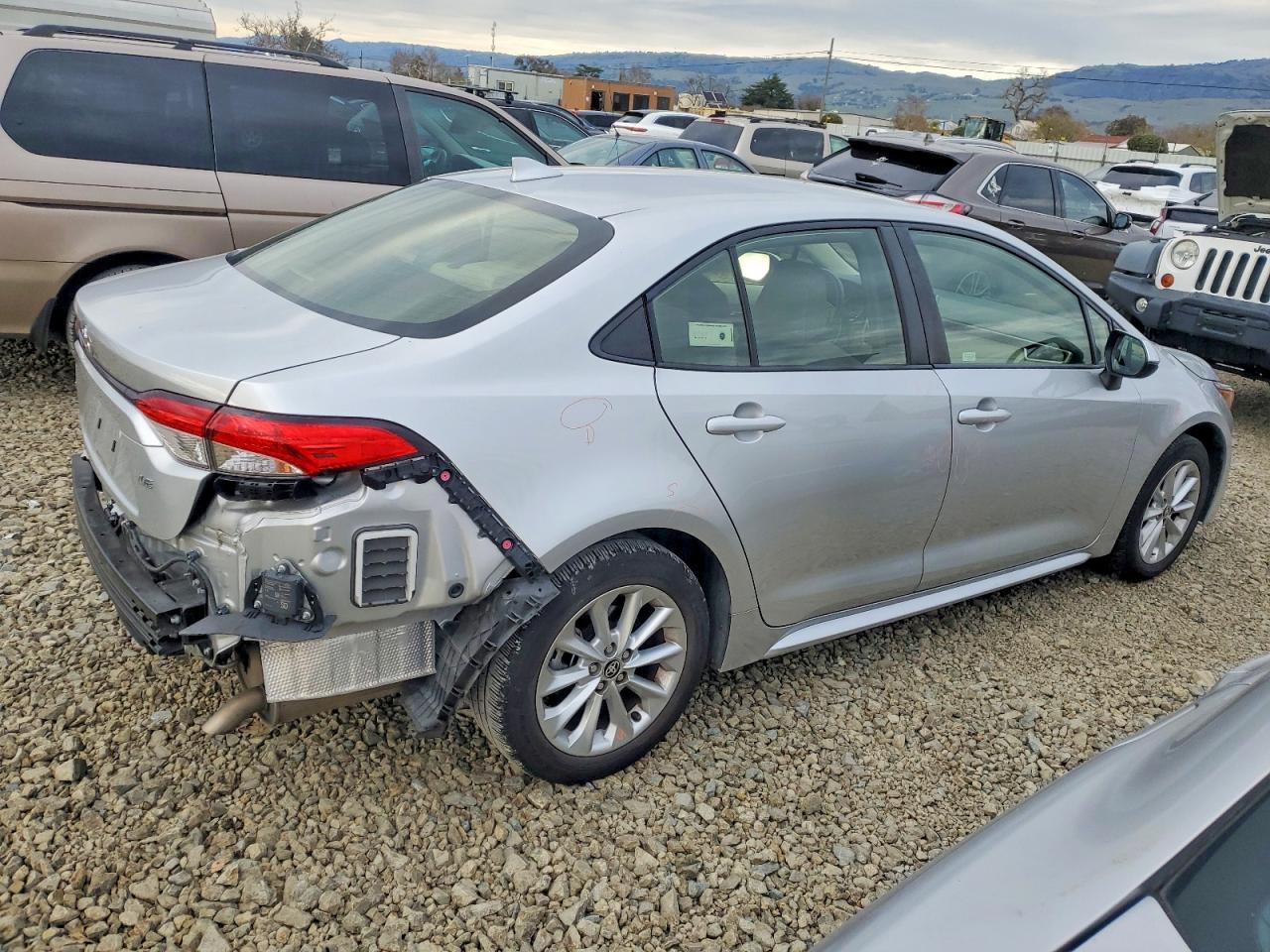 2020 TOYOTA COROLLA LE photo 3