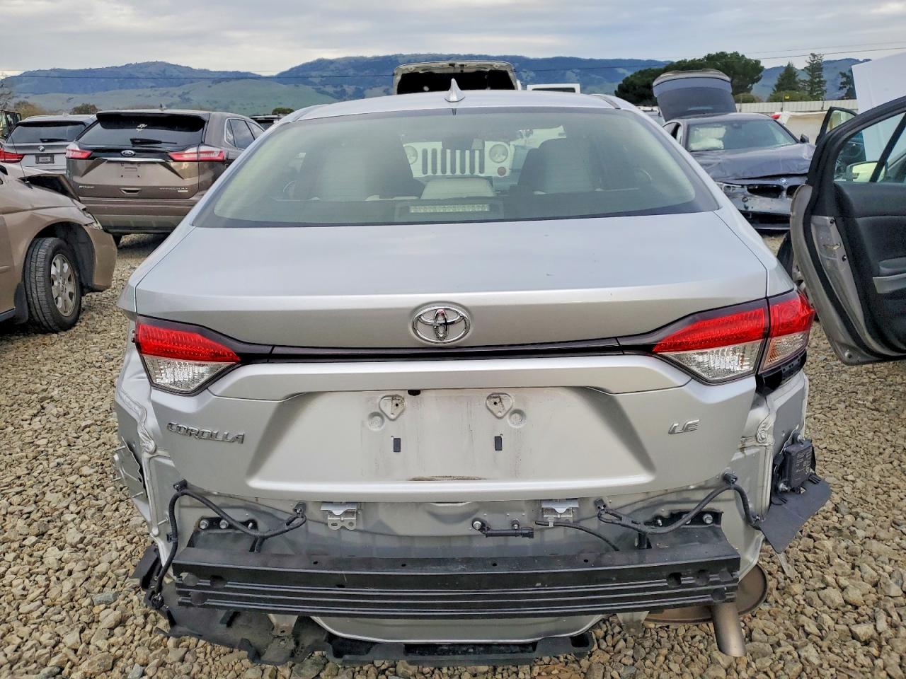 2020 TOYOTA COROLLA LE photo 6