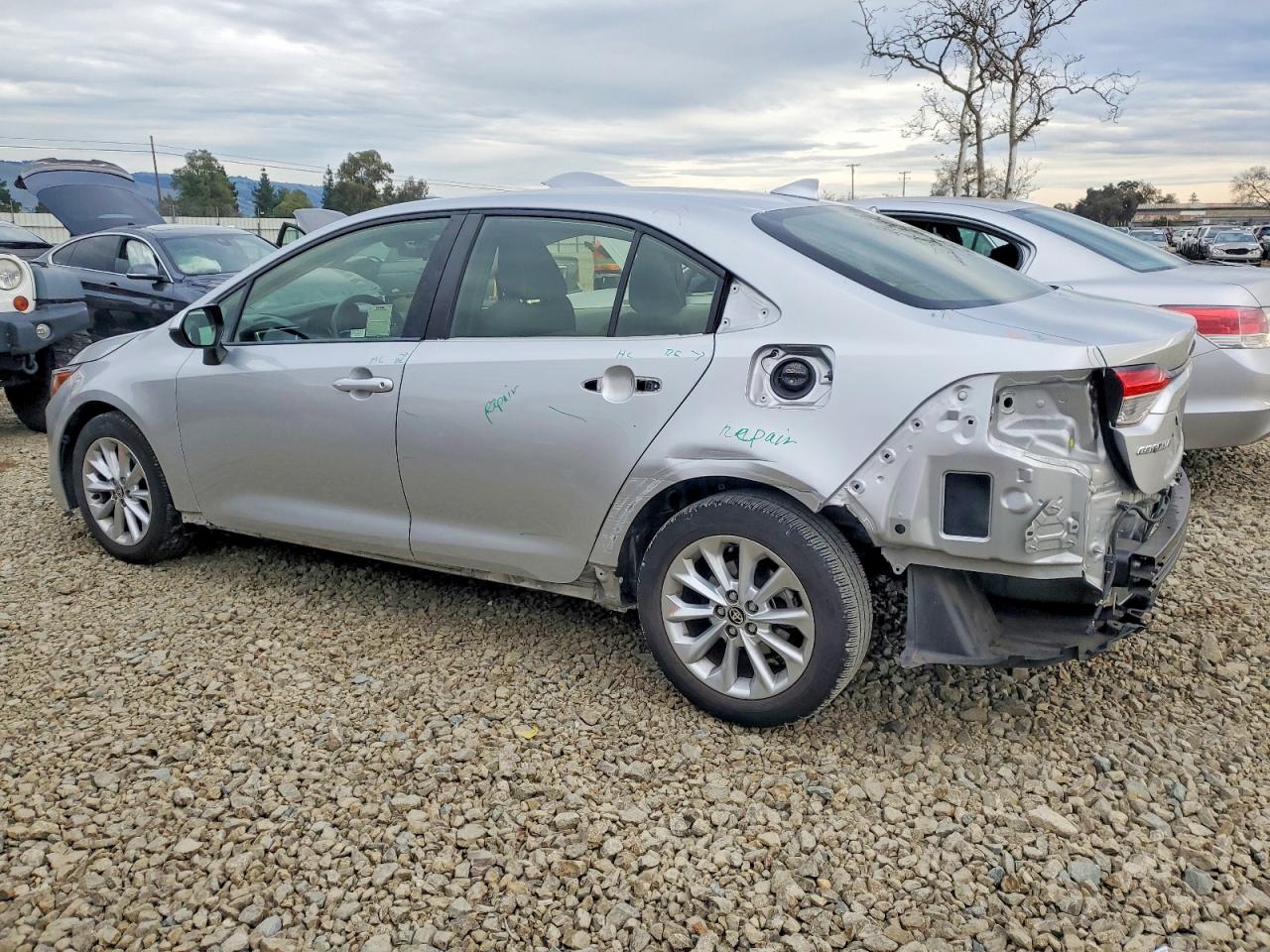 2020 TOYOTA COROLLA LE photo 2