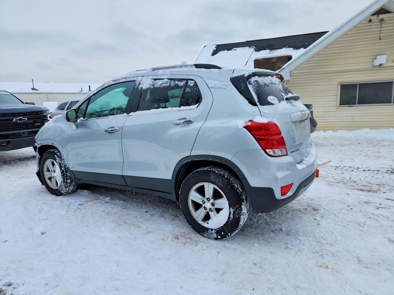 2020 CHEVROLET TRAX 1LT photo 2
