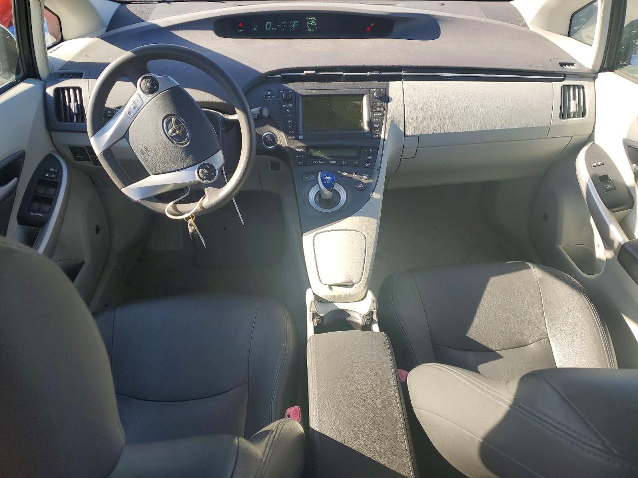 2011 TOYOTA PRIUS photo 8
