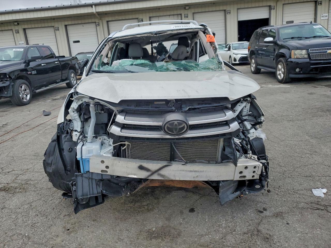 2019 TOYOTA HIGHLANDER SE photo 5