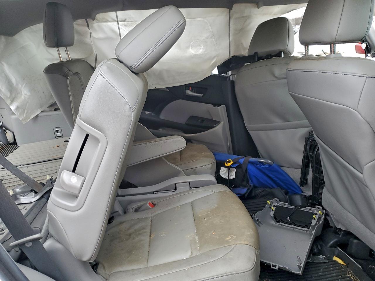 2019 TOYOTA HIGHLANDER SE photo 11