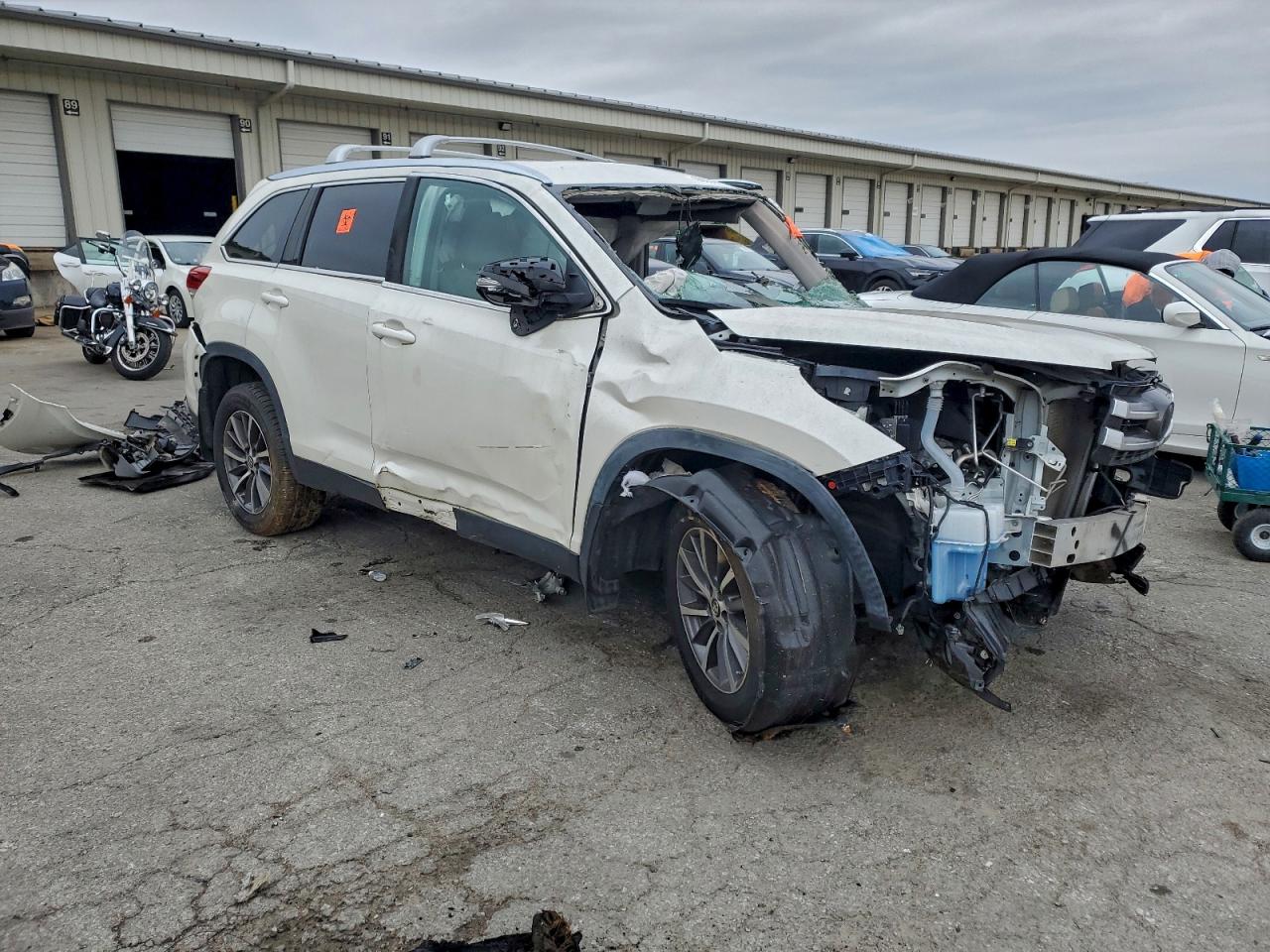 2019 TOYOTA HIGHLANDER SE photo 4