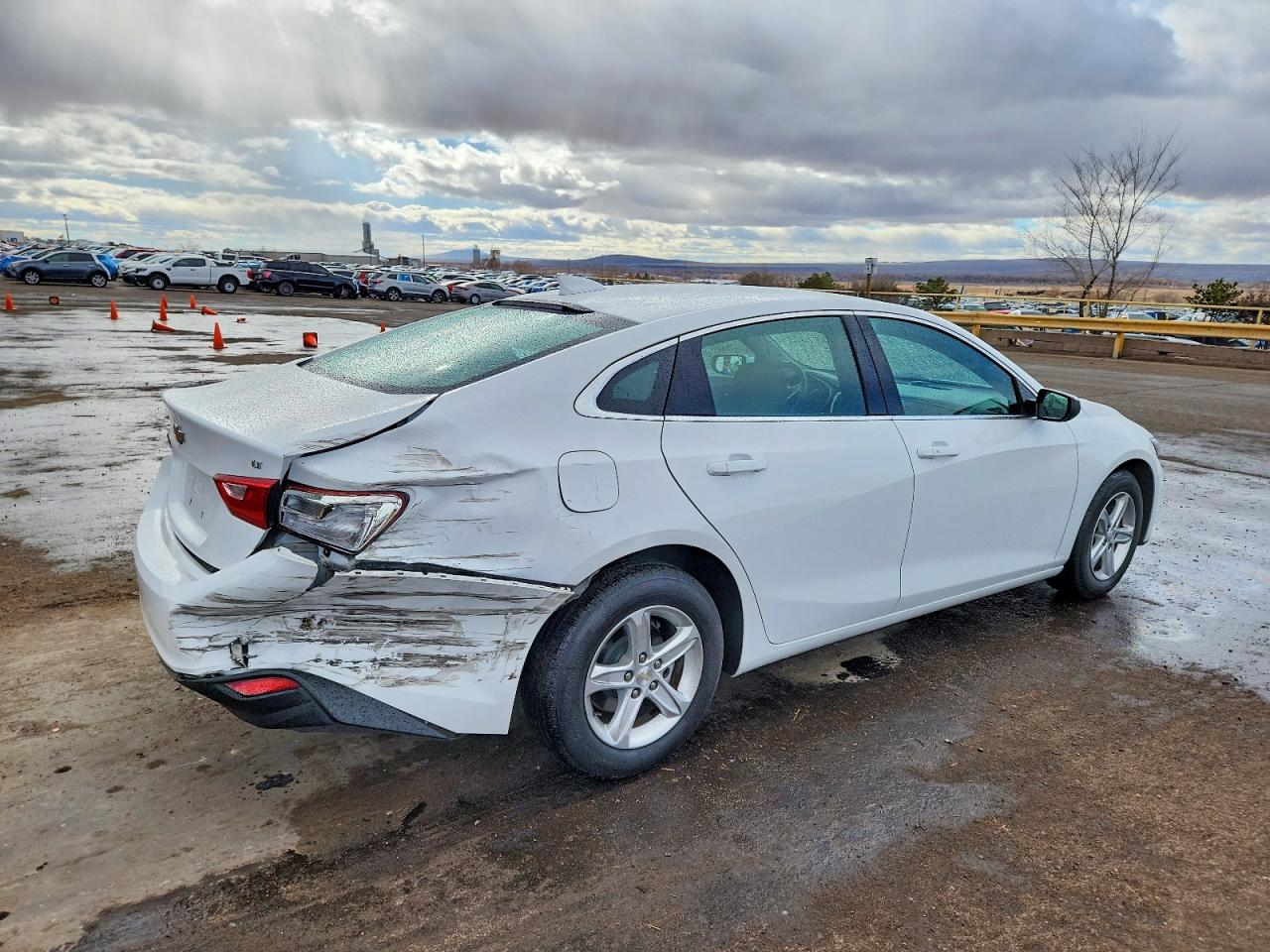 2023 CHEVROLET MALIBU LT photo 3