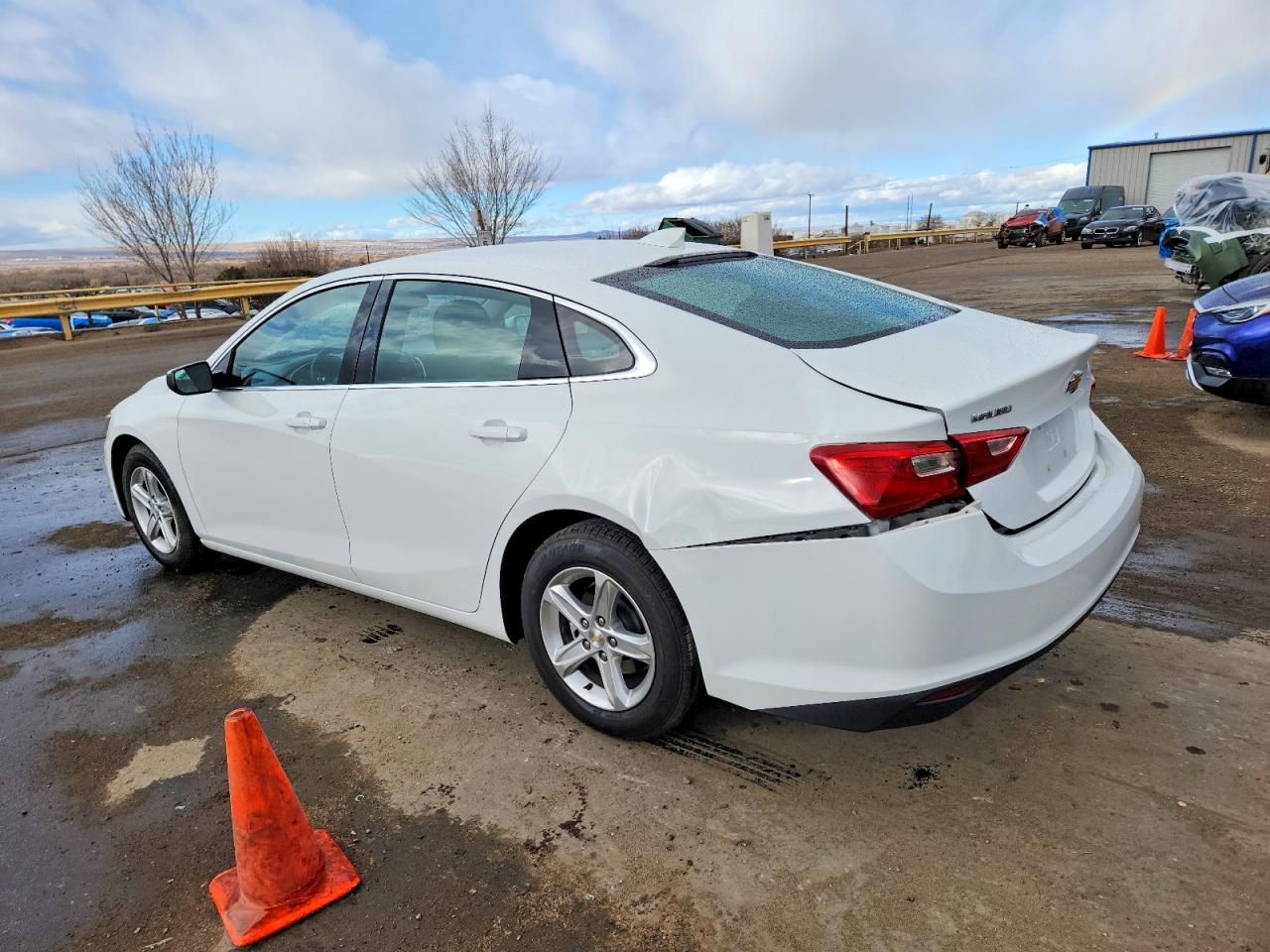 2023 CHEVROLET MALIBU LT photo 2