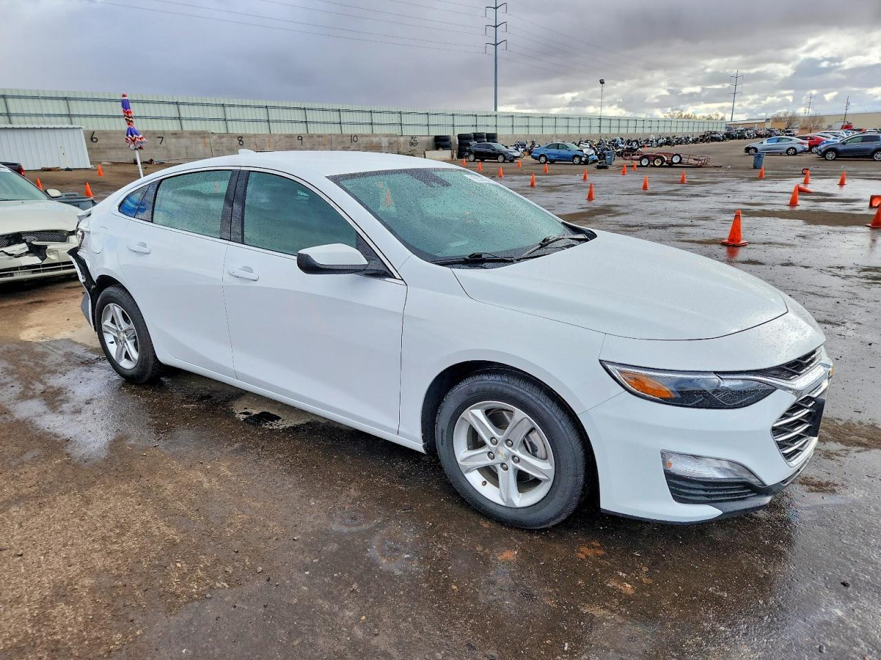 2023 CHEVROLET MALIBU LT photo 4