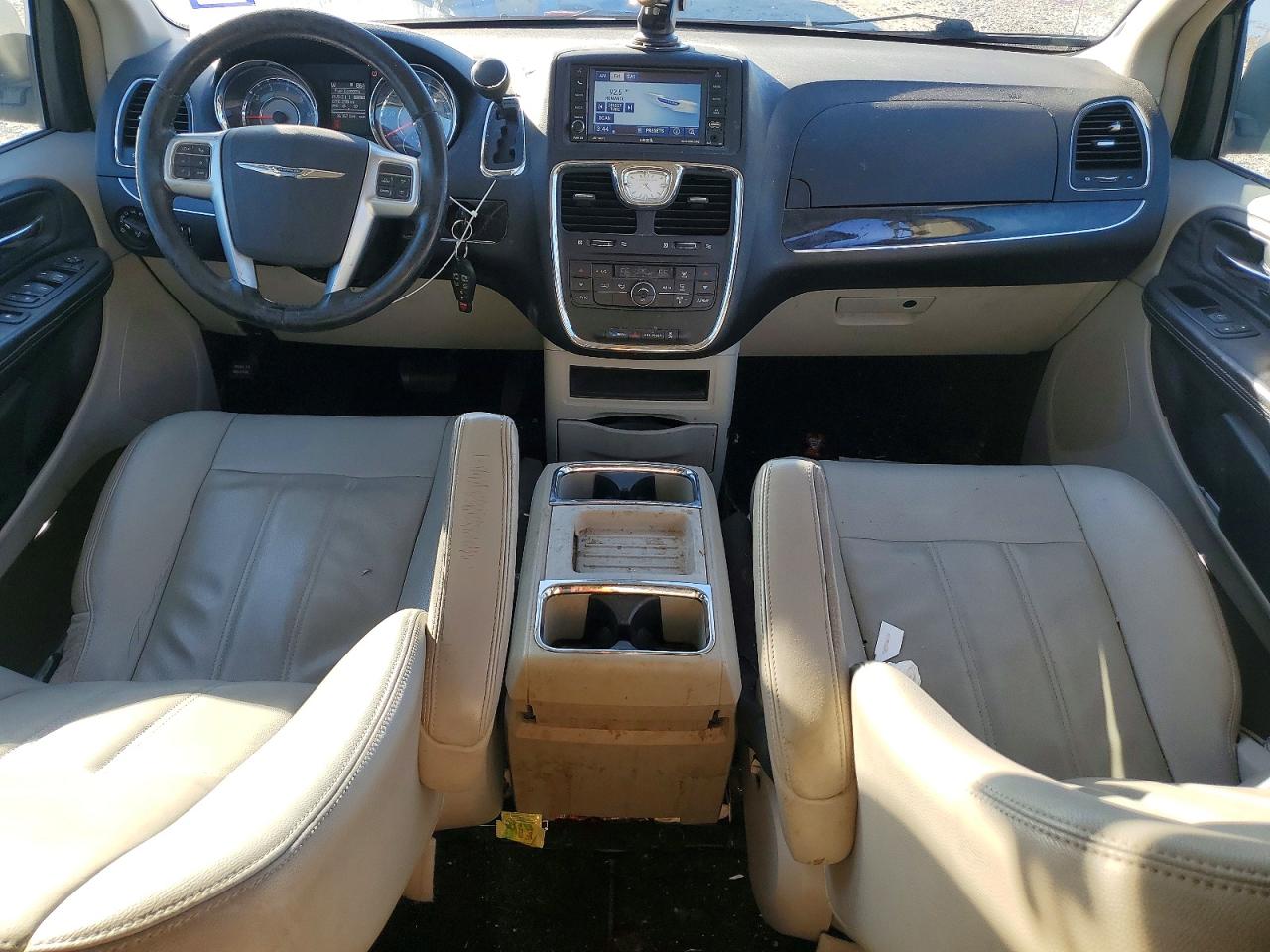 2013 CHRYSLER TOWN & COUNTRY TOURING photo 8