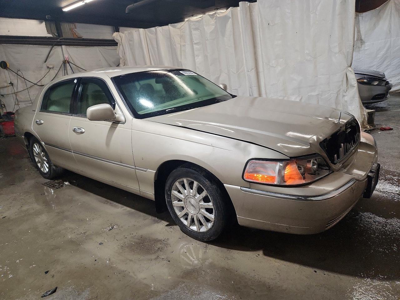 2007 LINCOLN TOWN CAR SIGNATURE photo 4