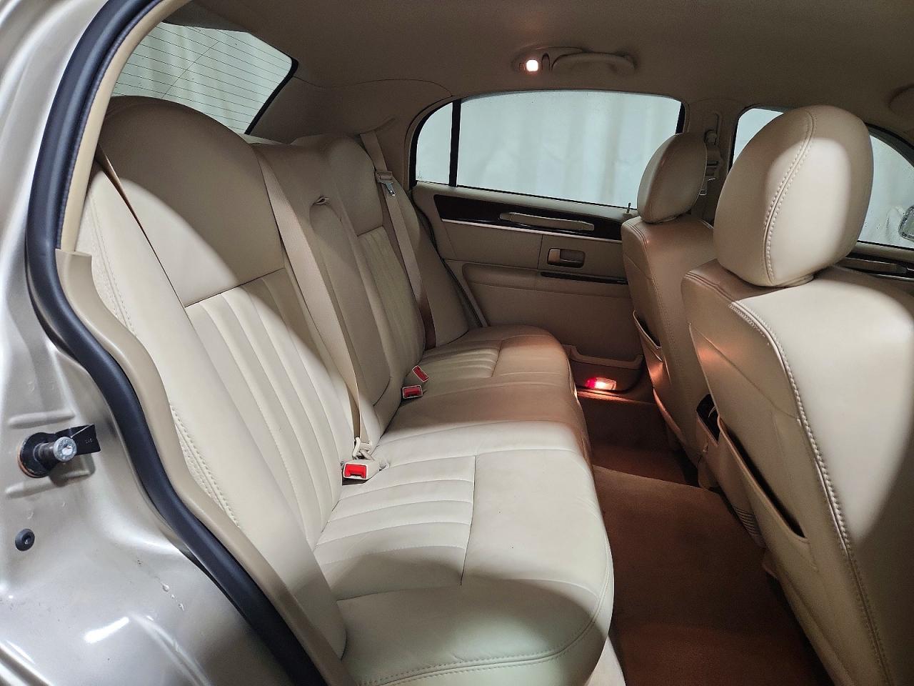 2007 LINCOLN TOWN CAR SIGNATURE photo 10