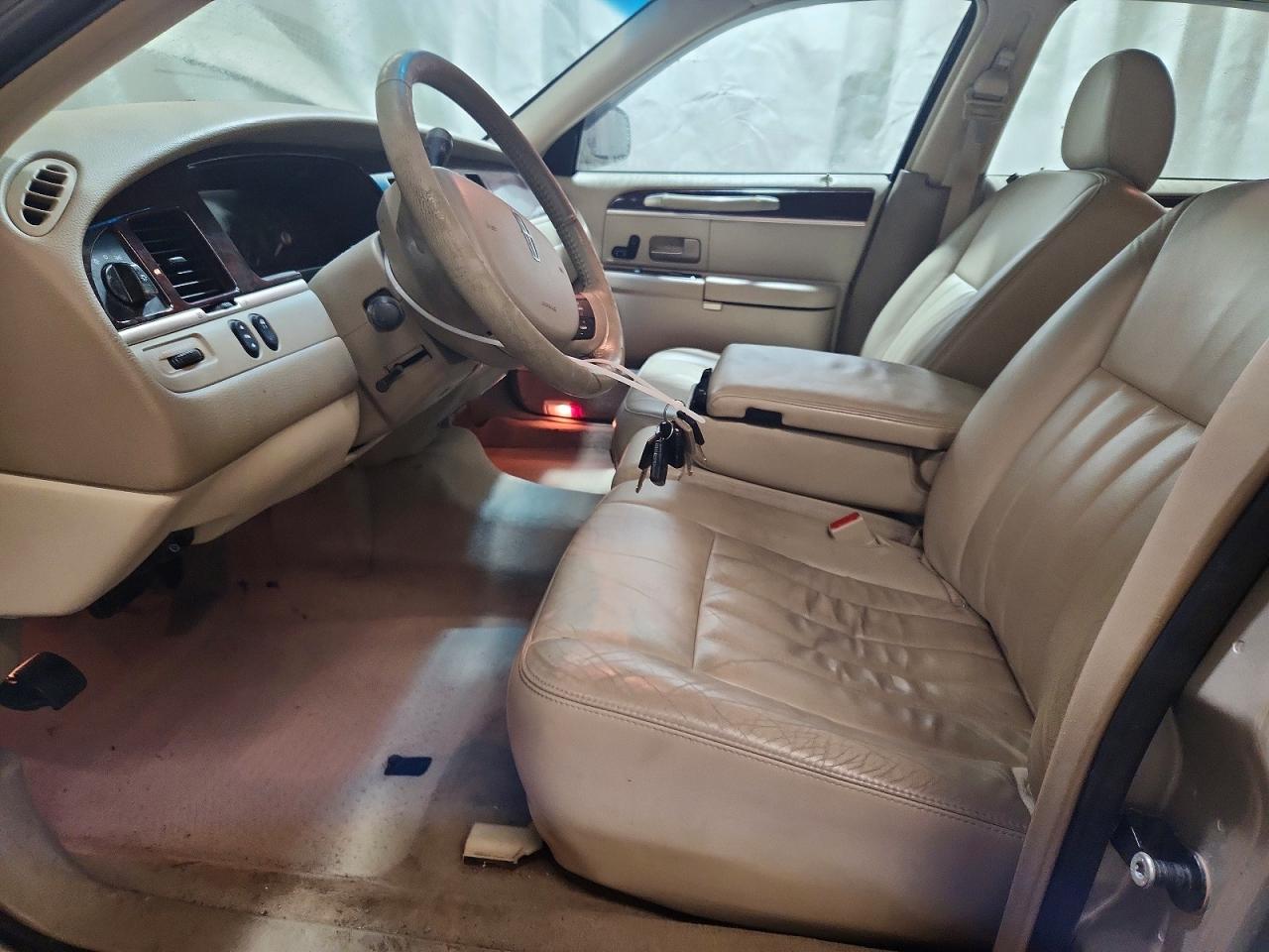 2007 LINCOLN TOWN CAR SIGNATURE photo 7